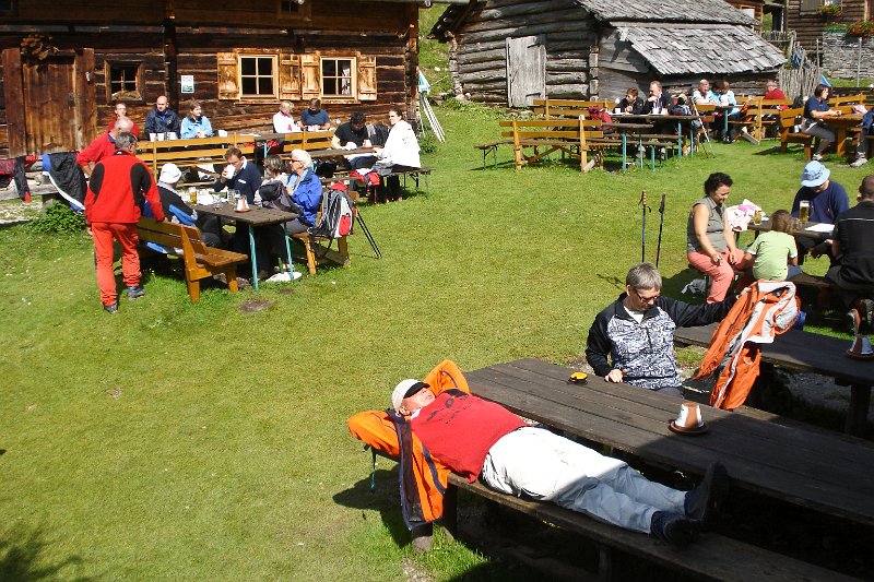 24 ein kleines Schlaefchen tut immer gut.JPG